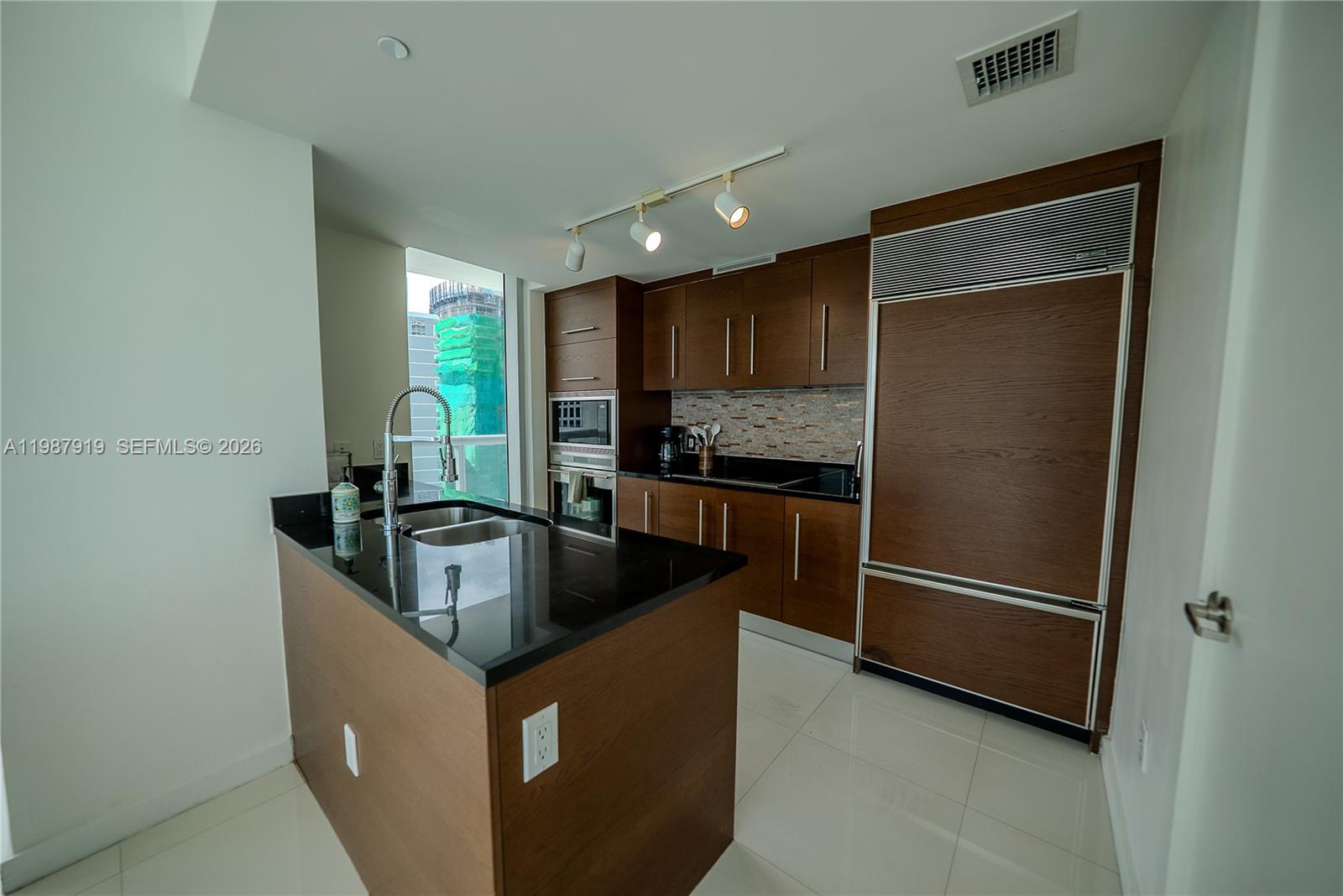 A11987919 Property Photo 13