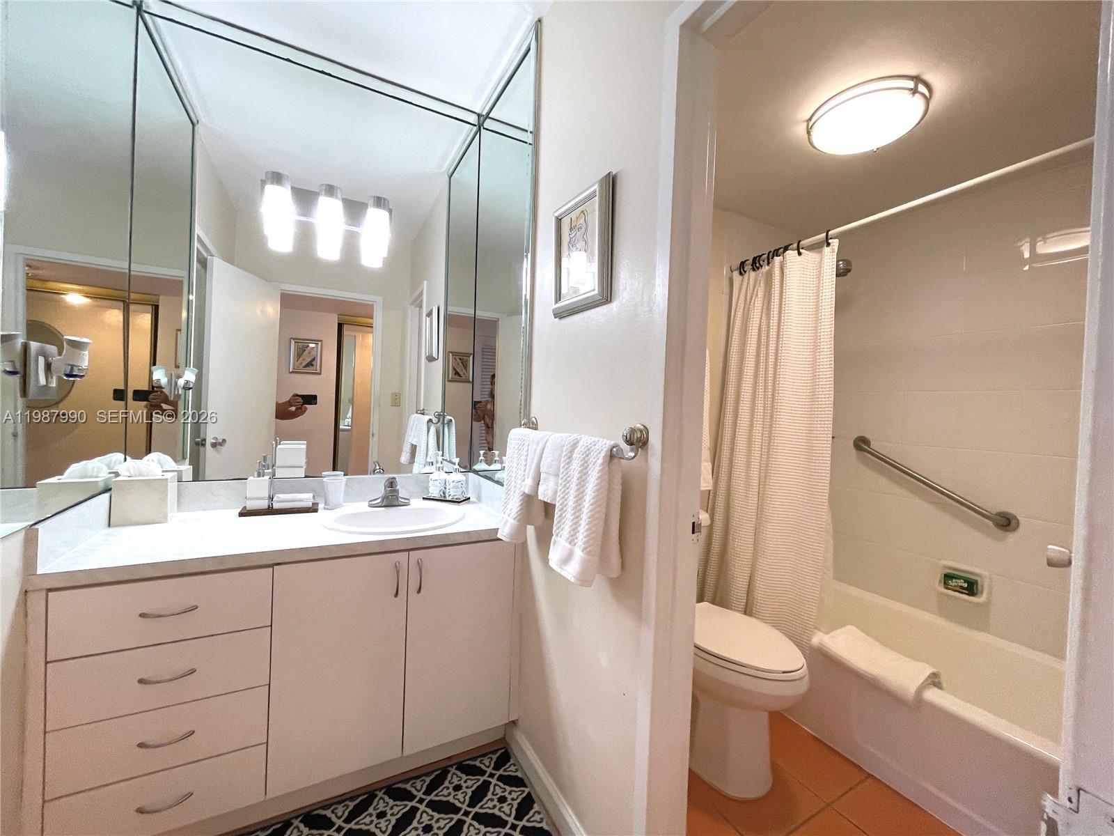 100 Lincoln Road 836 Property Photo 5