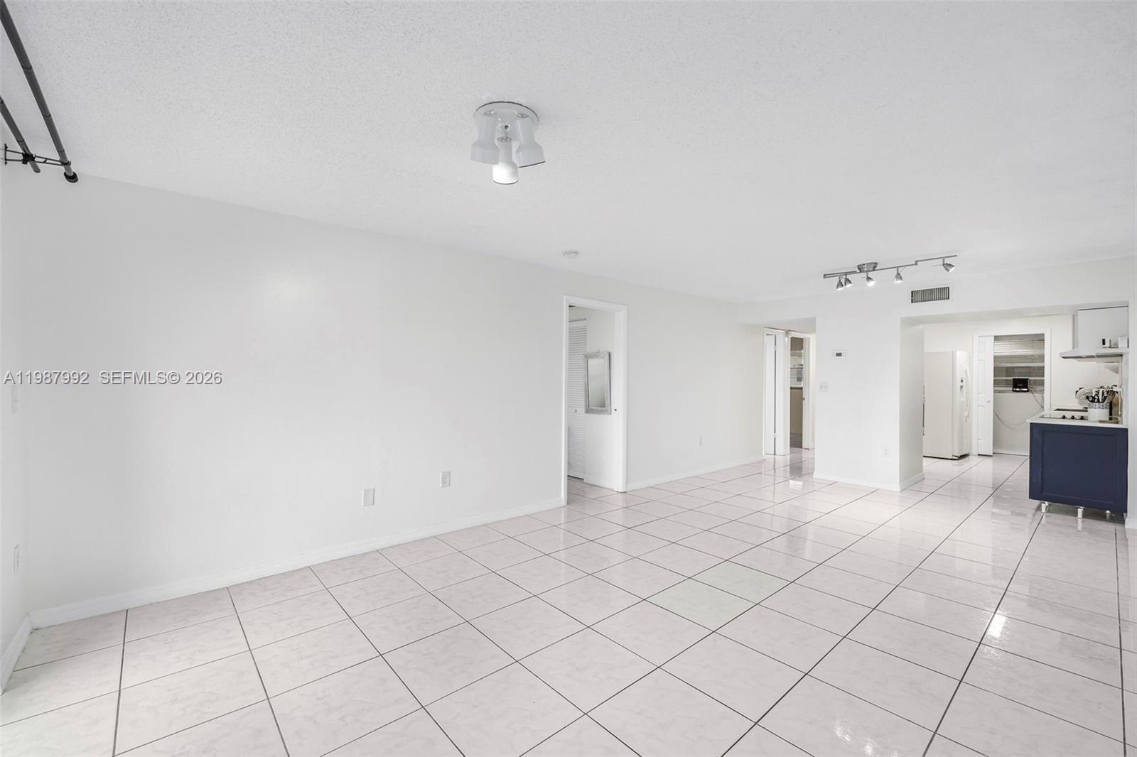 18001 N Bay Road 505 Property Photo 9