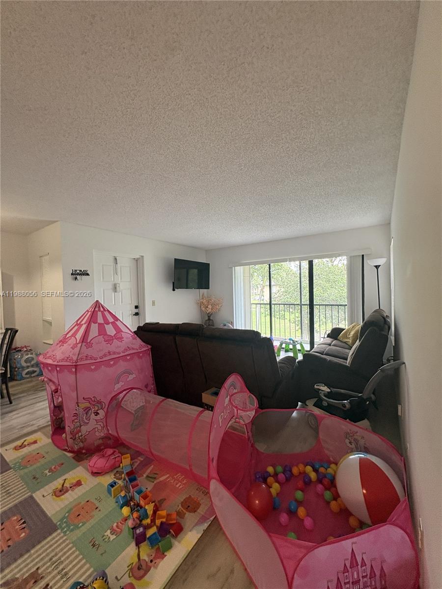 721 Sunny Pine Way C2 Property Photo 4