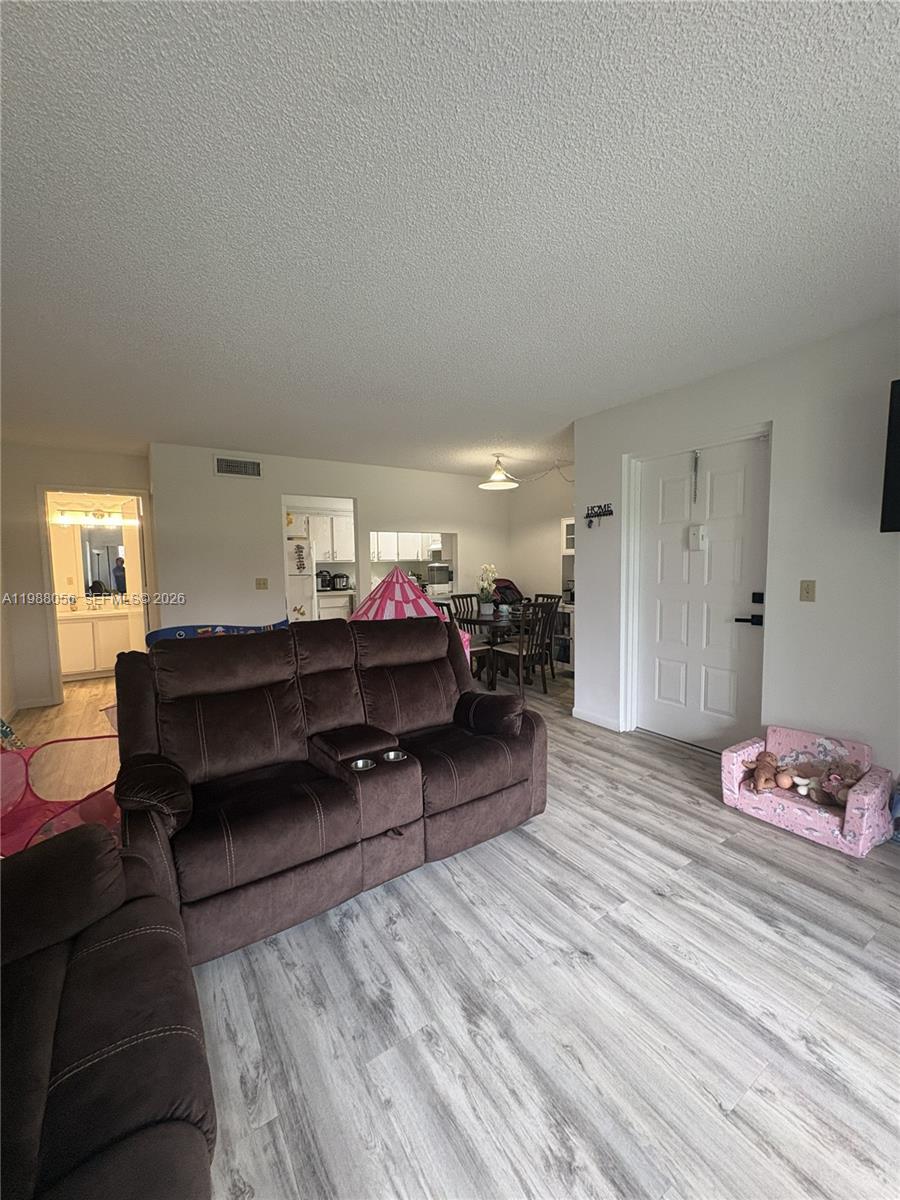 721 Sunny Pine Way C2 Property Photo 7