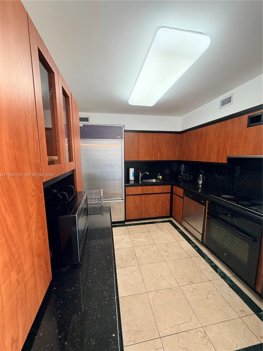 5161 Collins Avenue 1506 Property Photo 9