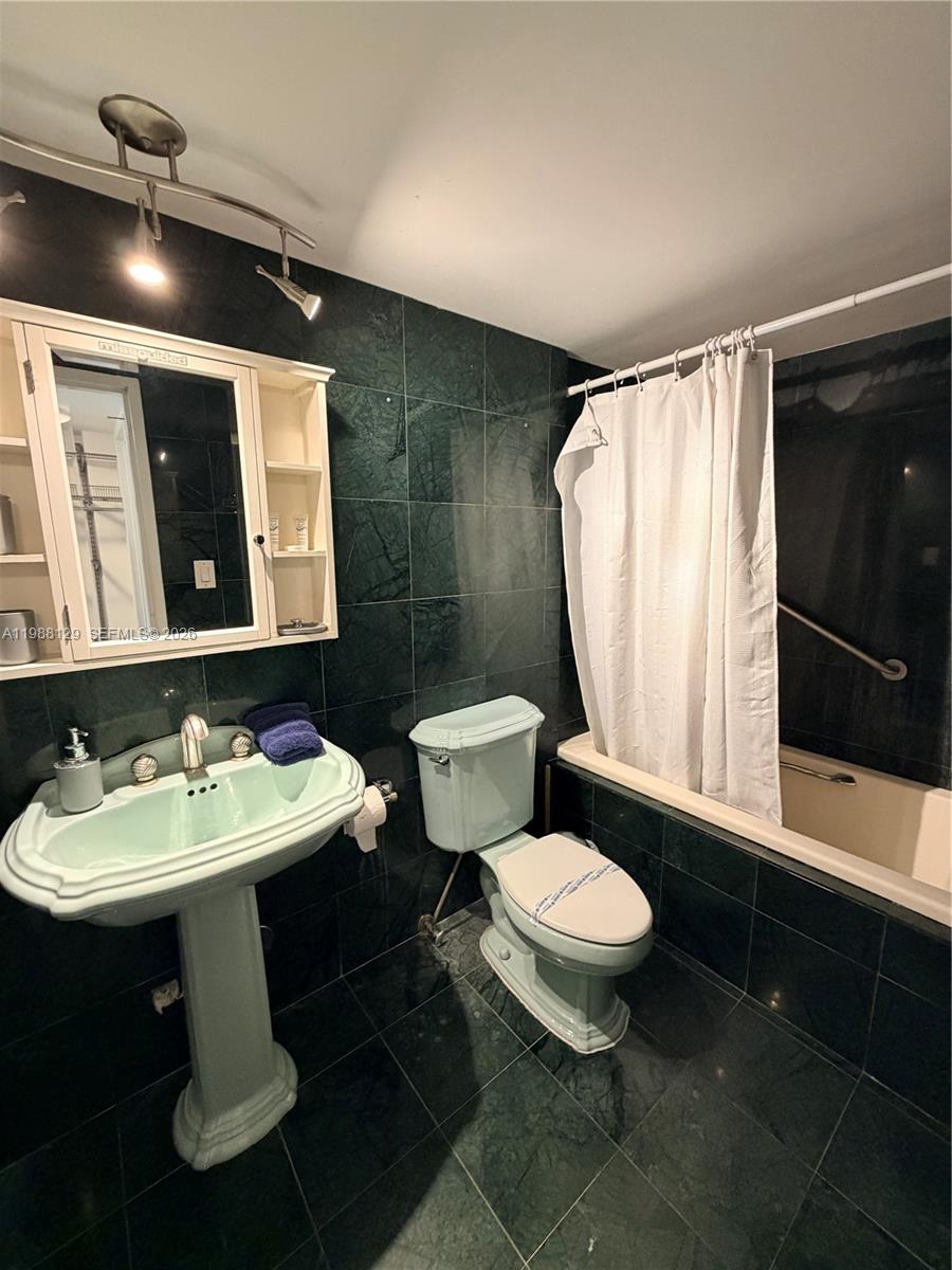 5161 Collins Avenue 1506 Property Photo 11
