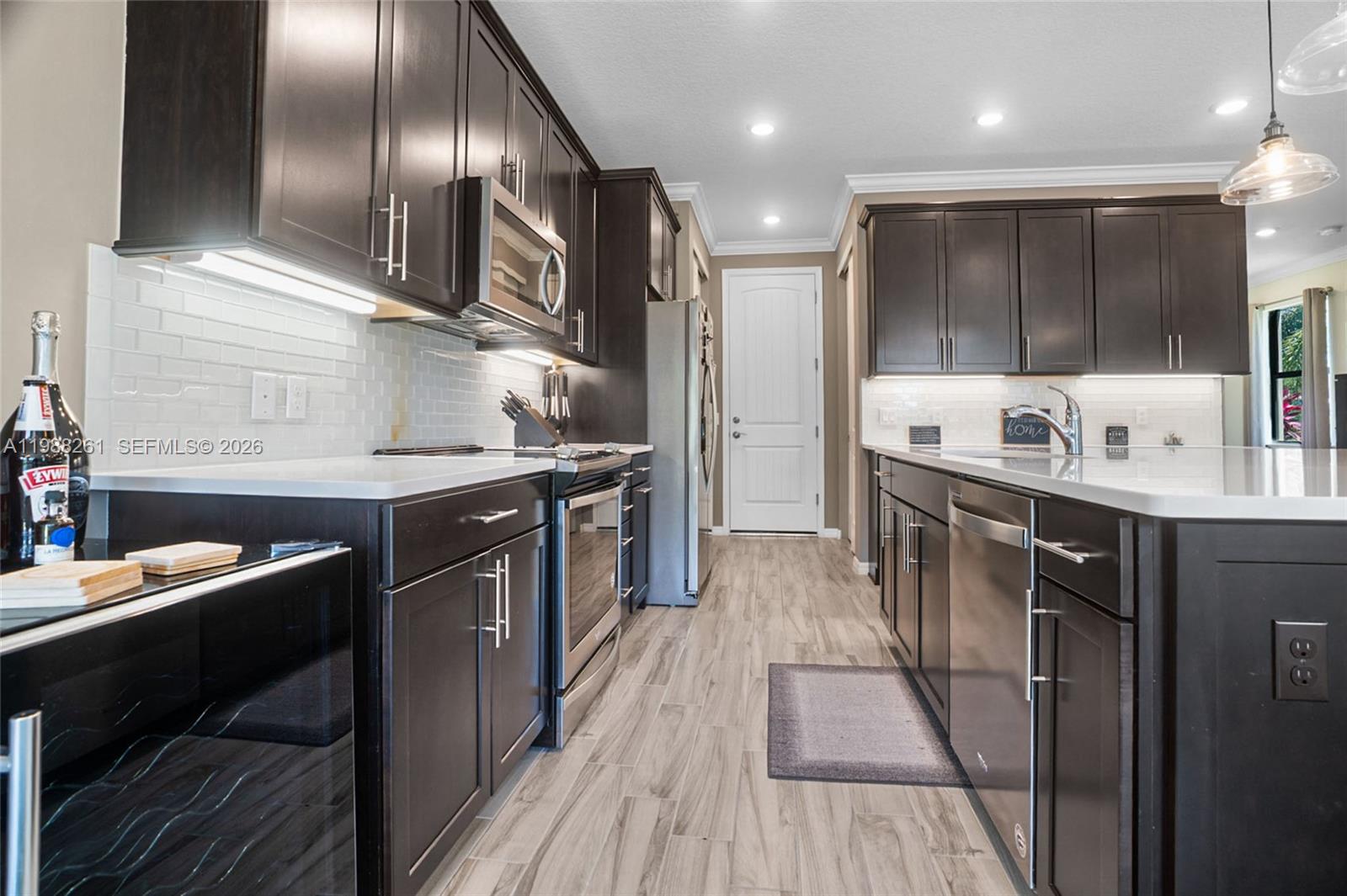 8240 Tailshot Court Property Photo 3