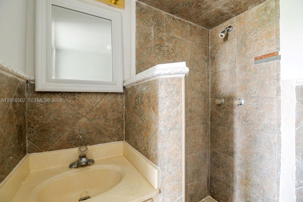 1990 Marseille Drive 402 Property Photo 22
