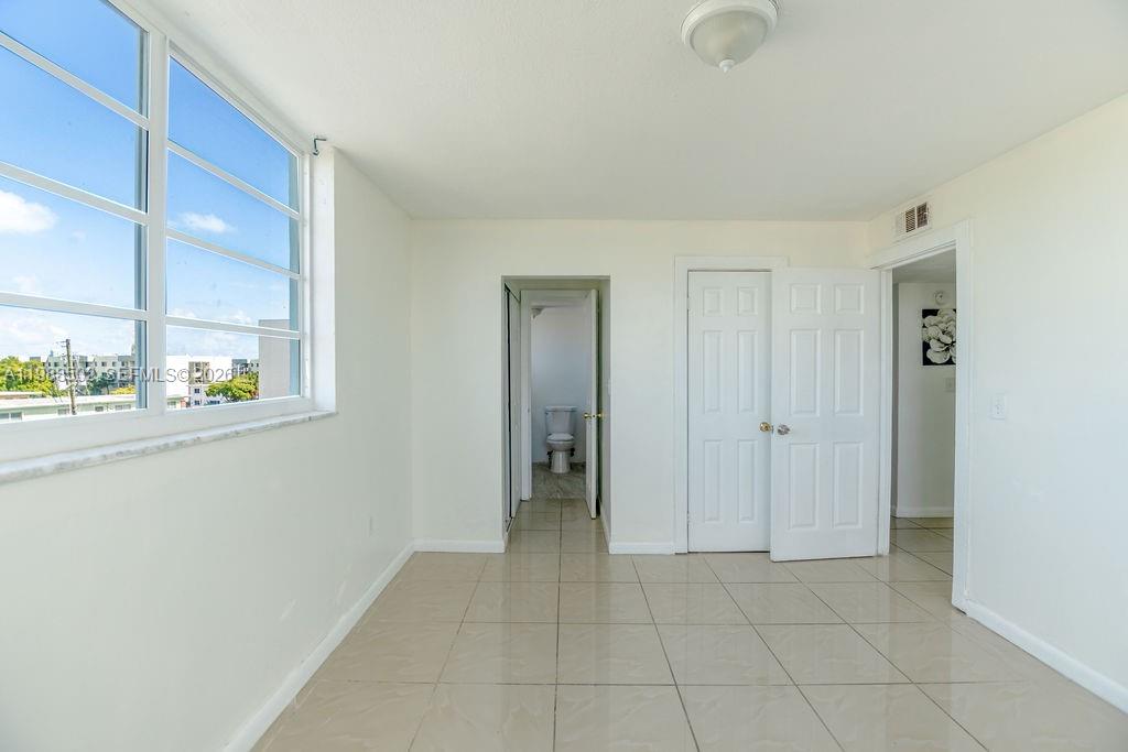 1990 Marseille Drive 402 Property Photo 27