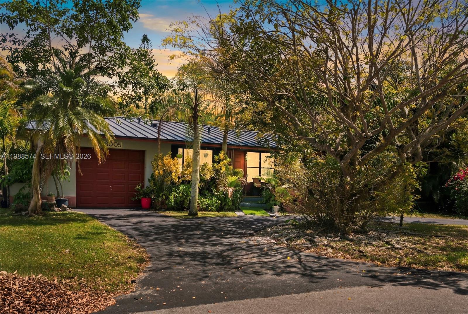 6005 Sw 64th Place Property Photo 1