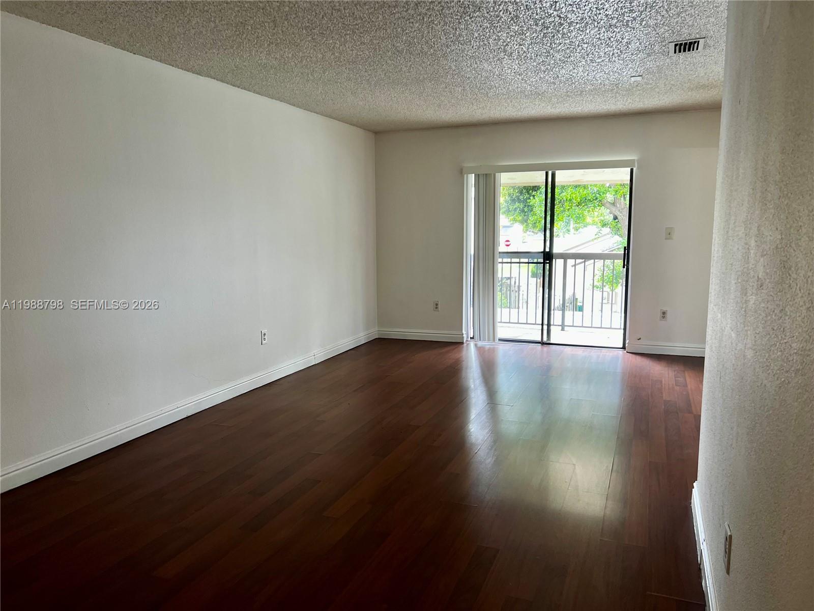 6001 Shakerwood Circle 204 Property Photo 7