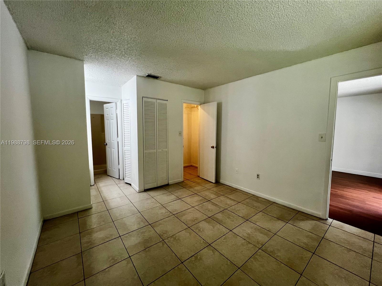 6001 Shakerwood Circle 204 Property Photo 10