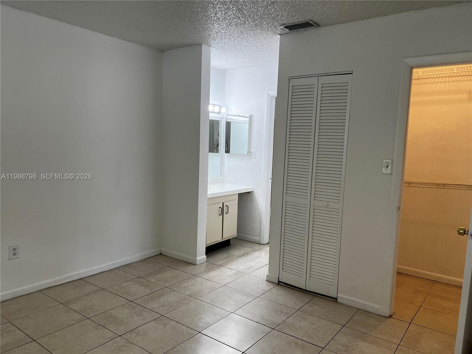 6001 Shakerwood Circle 204 Property Photo 11