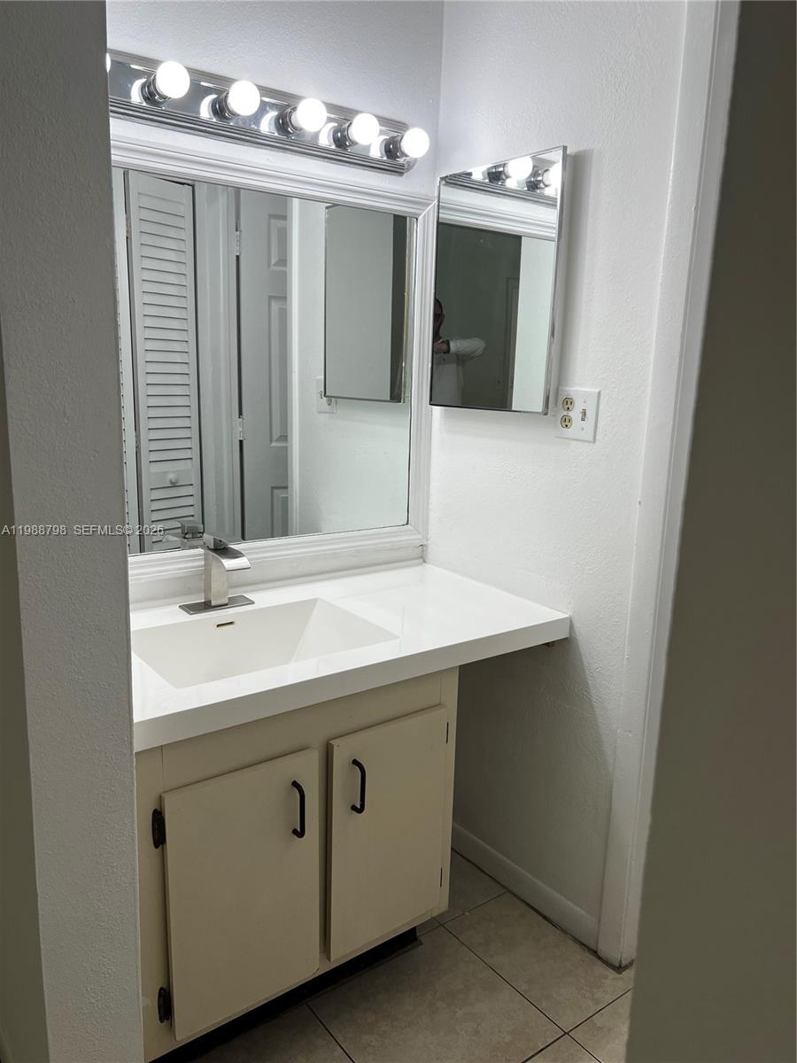 6001 Shakerwood Circle 204 Property Photo 12