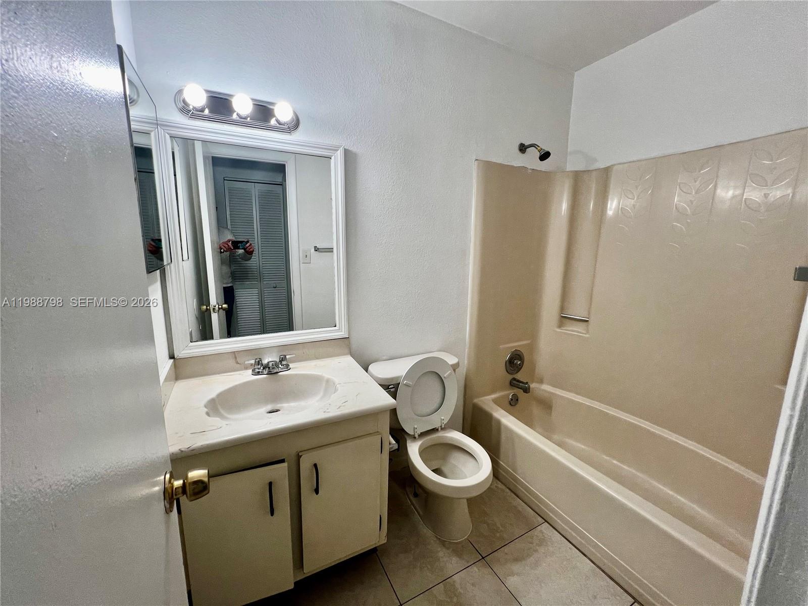 6001 Shakerwood Circle 204 Property Photo 16