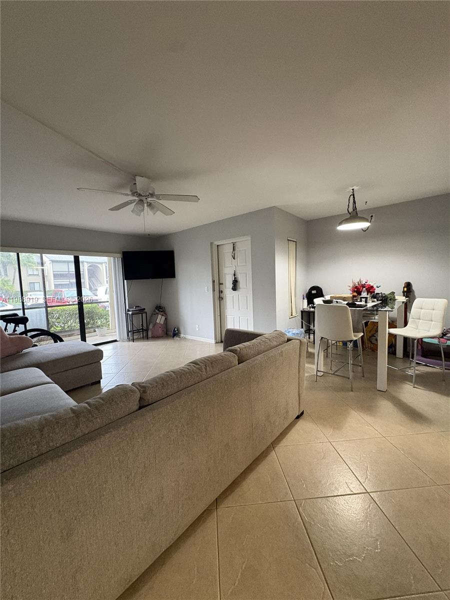 718 Sunny Pine Way D1 Property Photo 4