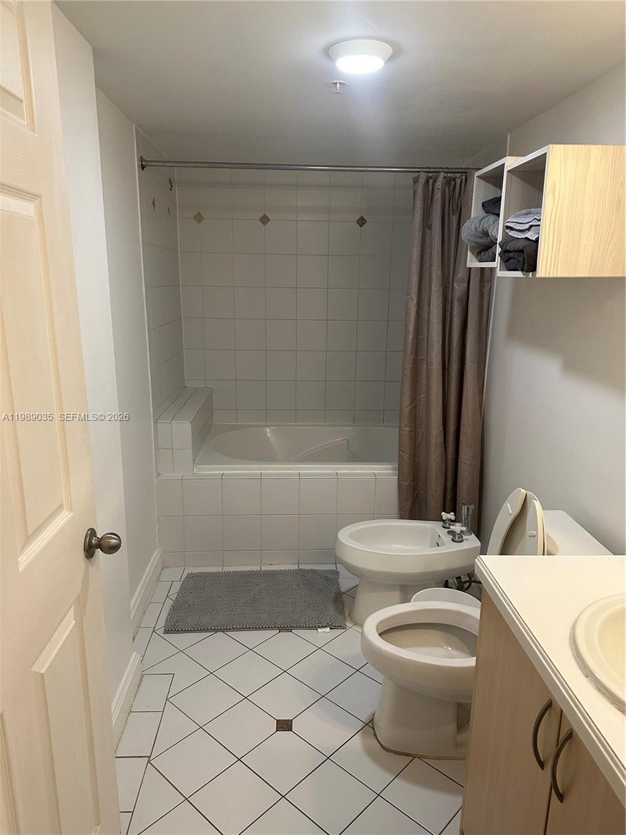 2951 S Bayshore Drive 417 Property Photo 6
