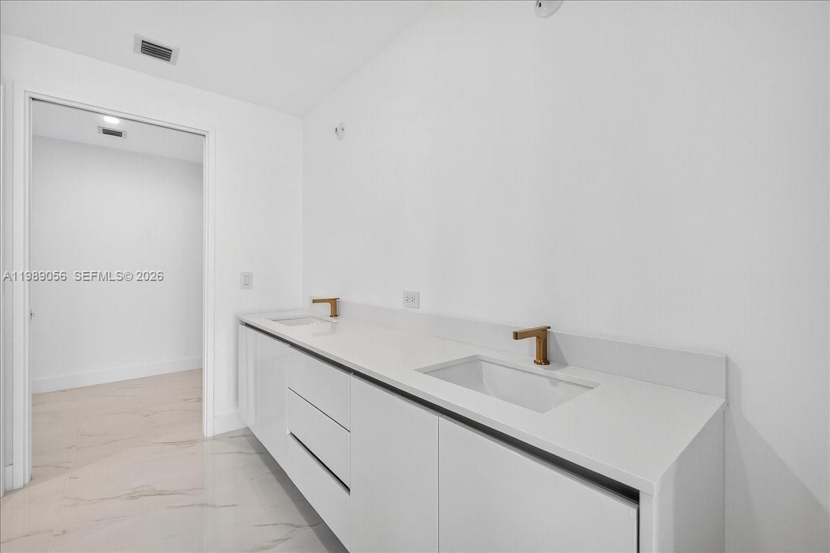 700 Ne 24 2606 Property Photo 18