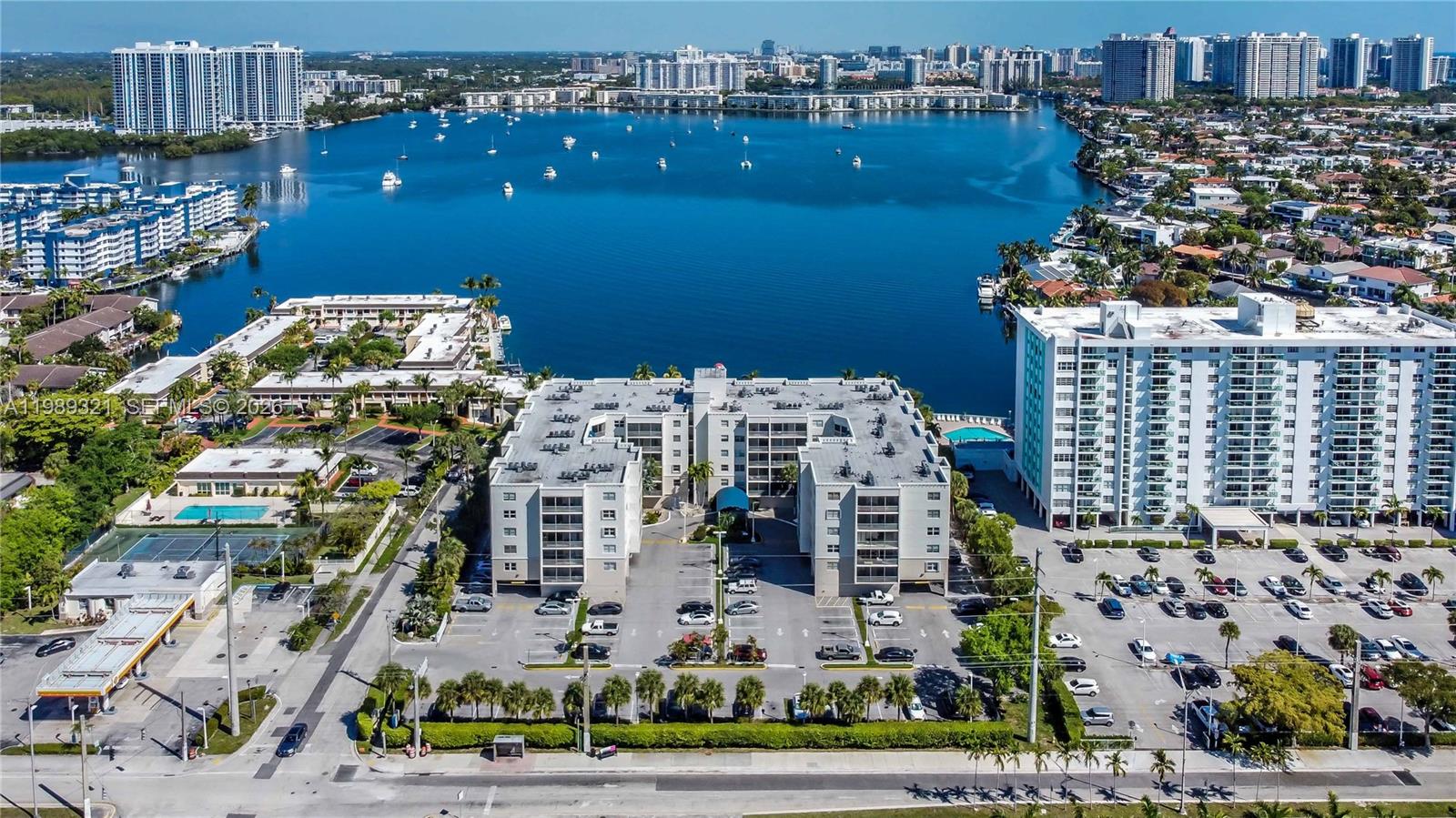 2821 N Miami Beach Boulevard 2k Property Photo 2