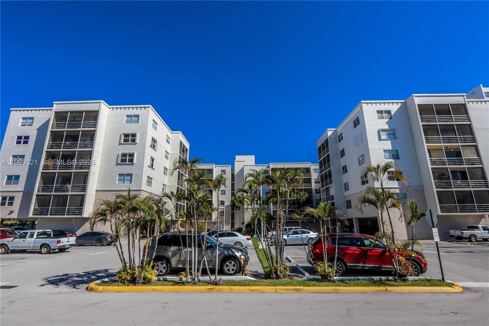 2821 N Miami Beach Boulevard 2k Property Photo 4