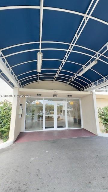 2821 N Miami Beach Boulevard 2k Property Photo 6