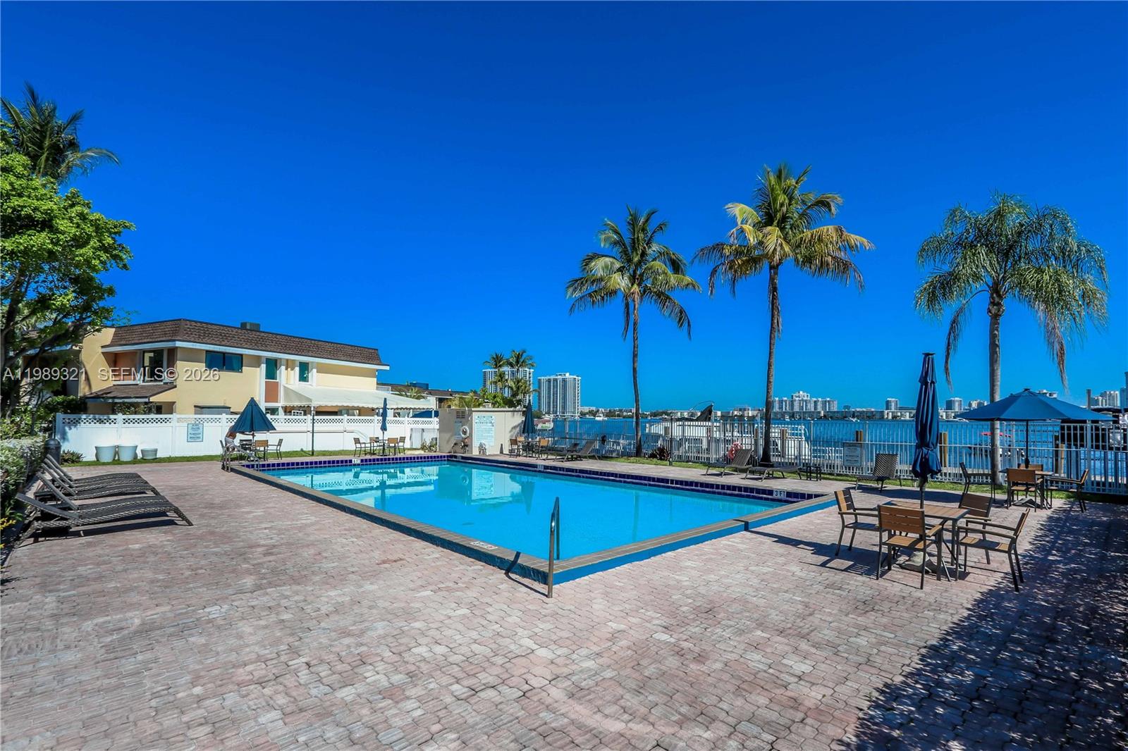 2821 N Miami Beach Boulevard 2k Property Photo 35