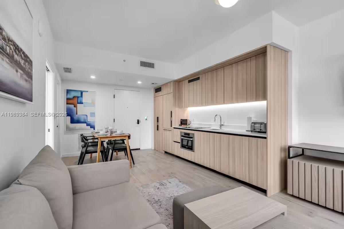225 N Miami Avenue 202 Property Photo 6