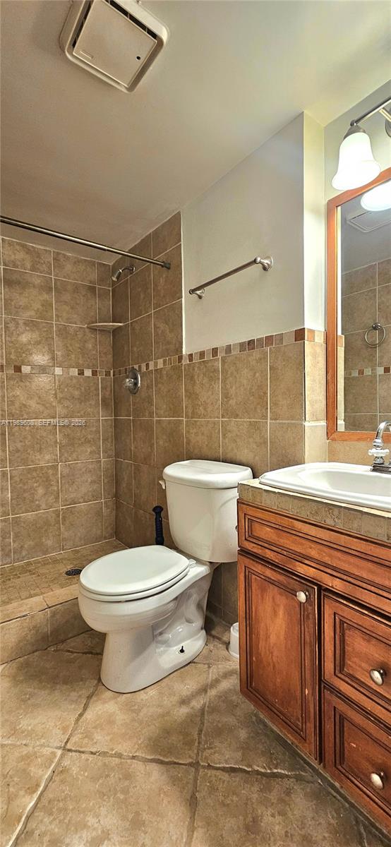 610 Commodore Drive Property Photo 7