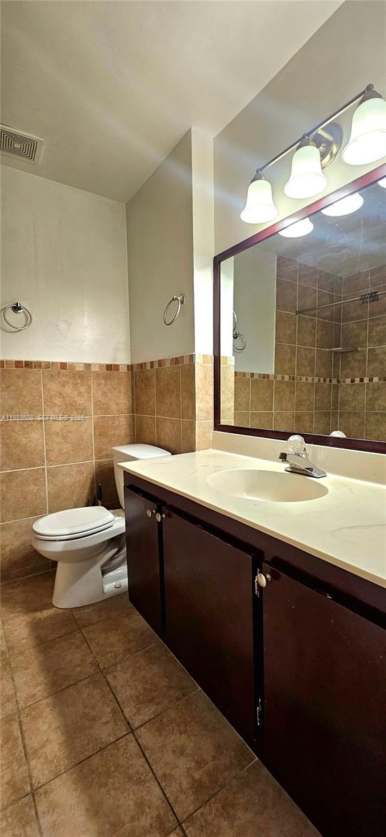 610 Commodore Drive Property Photo 14