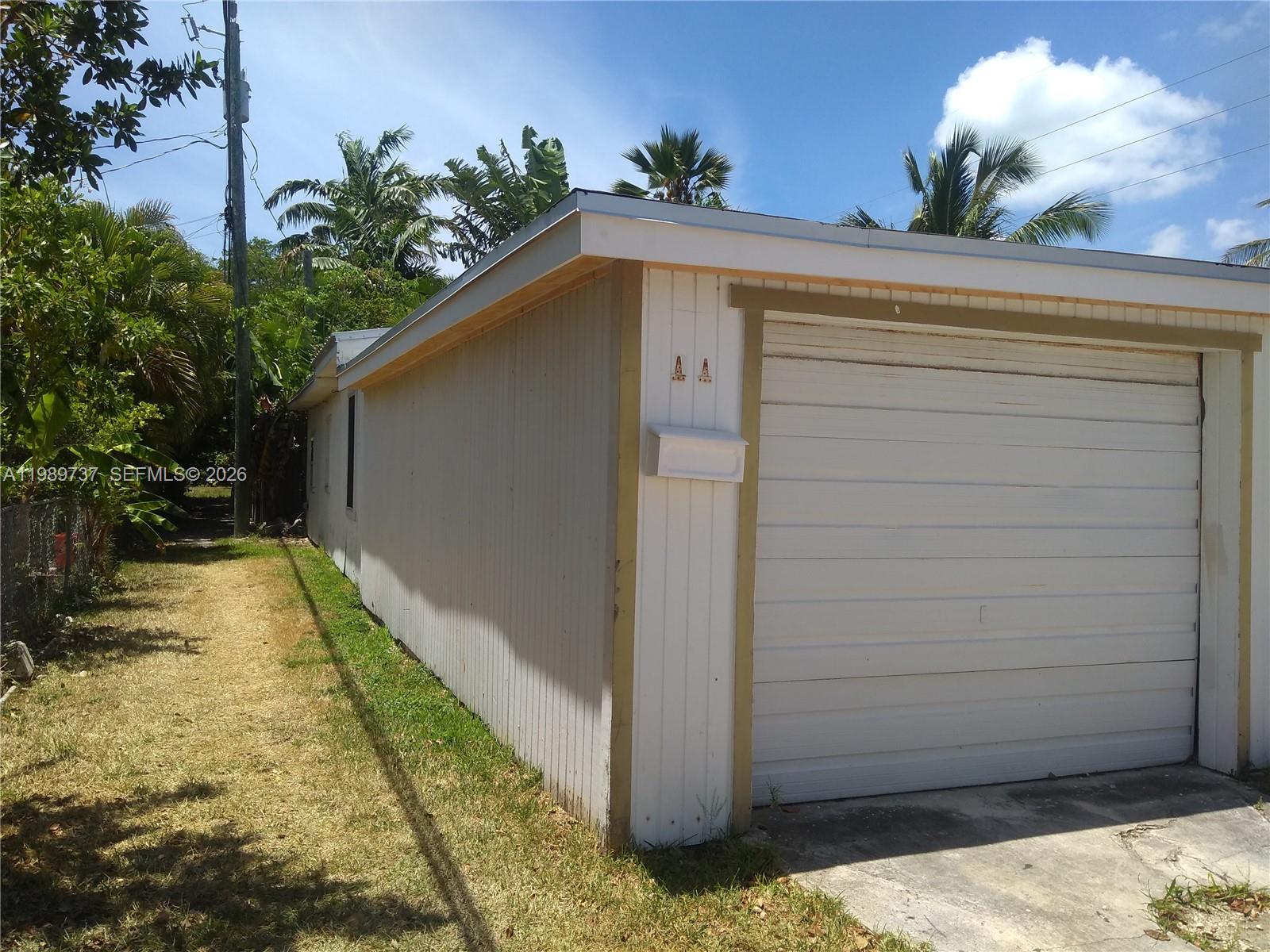2330 Staples Avenue Property Photo 4