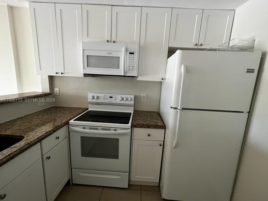 A11990112 Property Photo 3