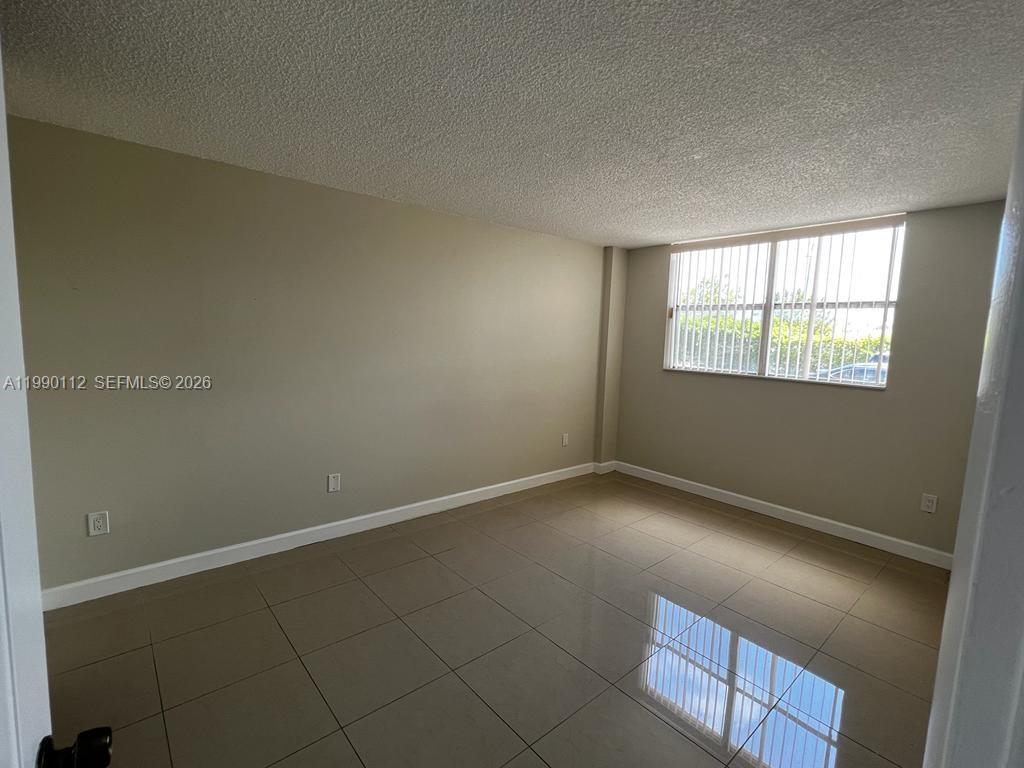A11990112 Property Photo 6