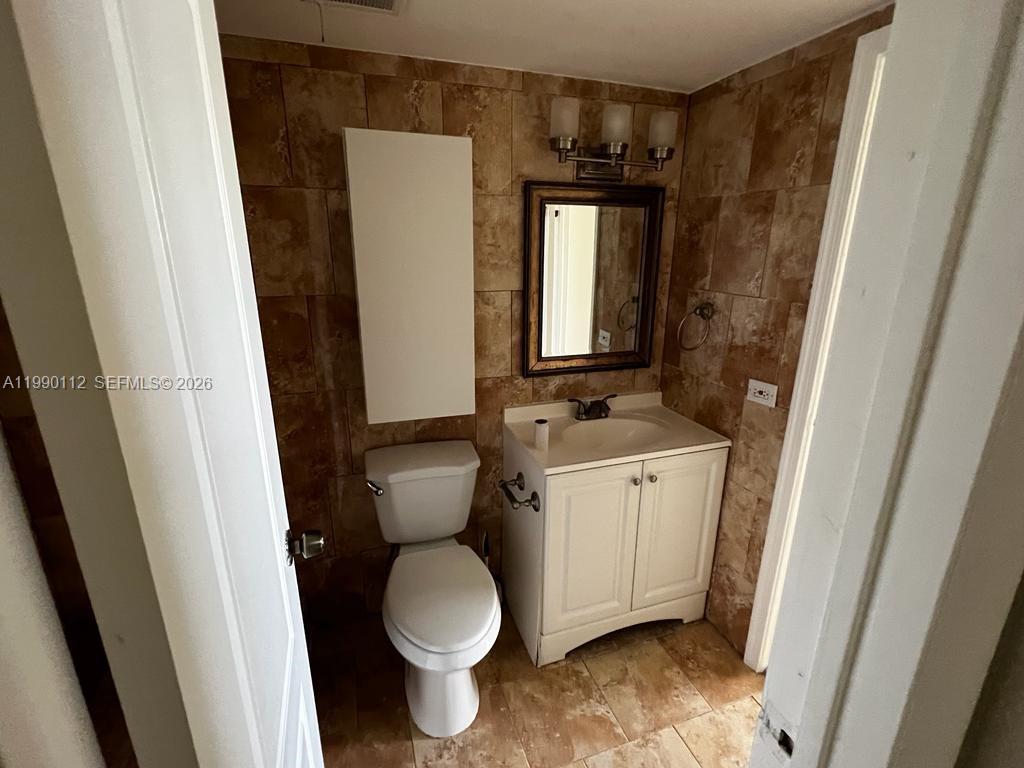 A11990112 Property Photo 8