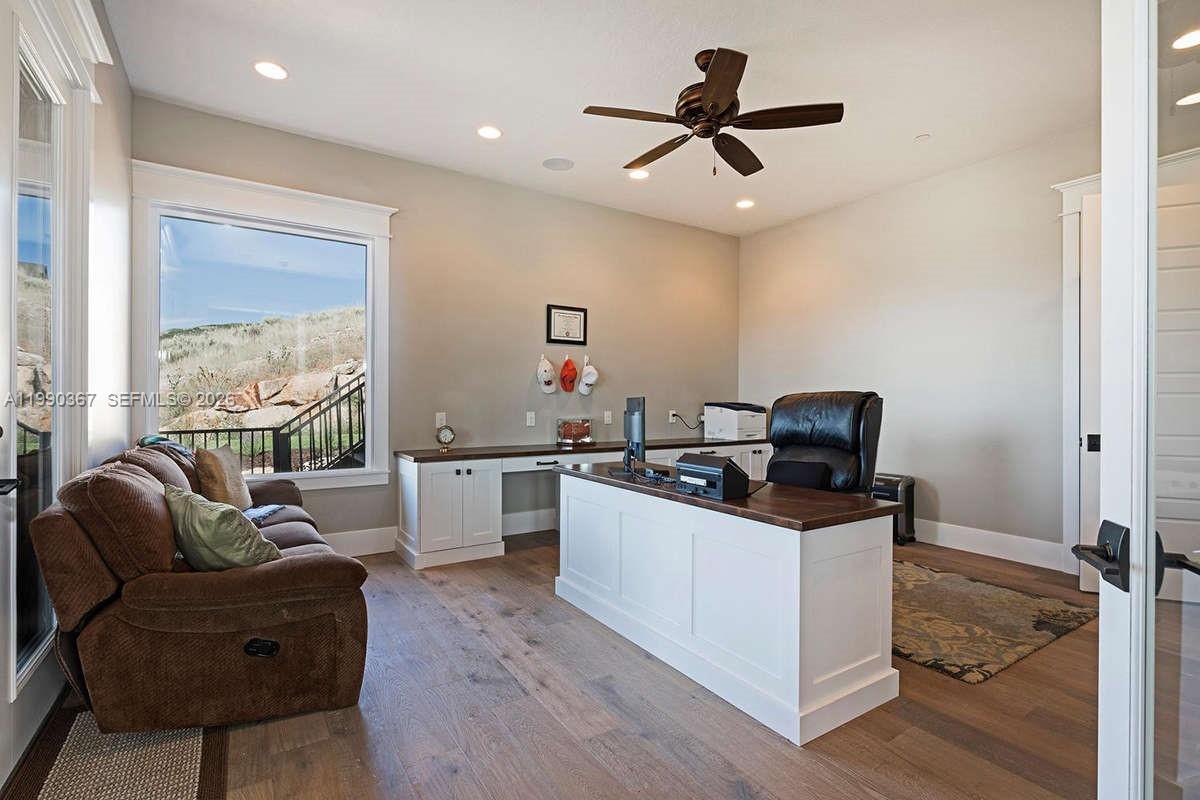 A11990367 Property Photo 18