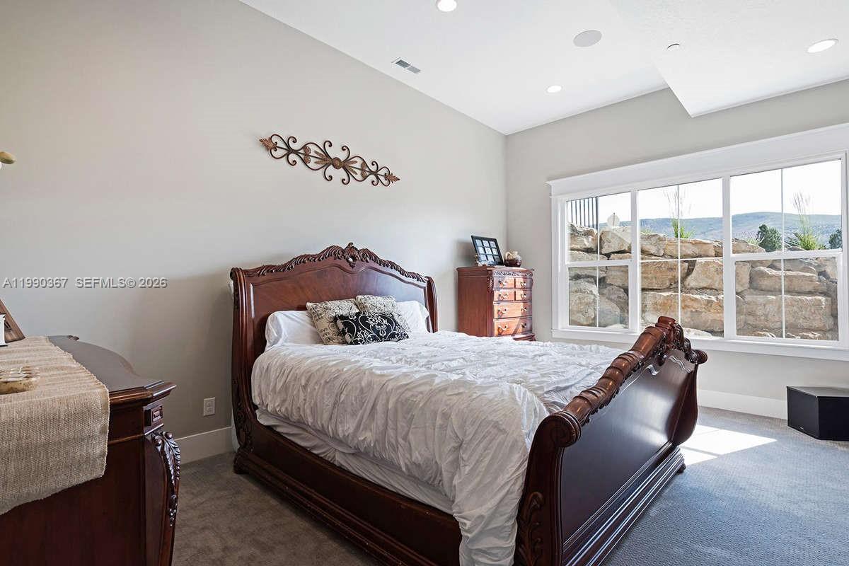 A11990367 Property Photo 23
