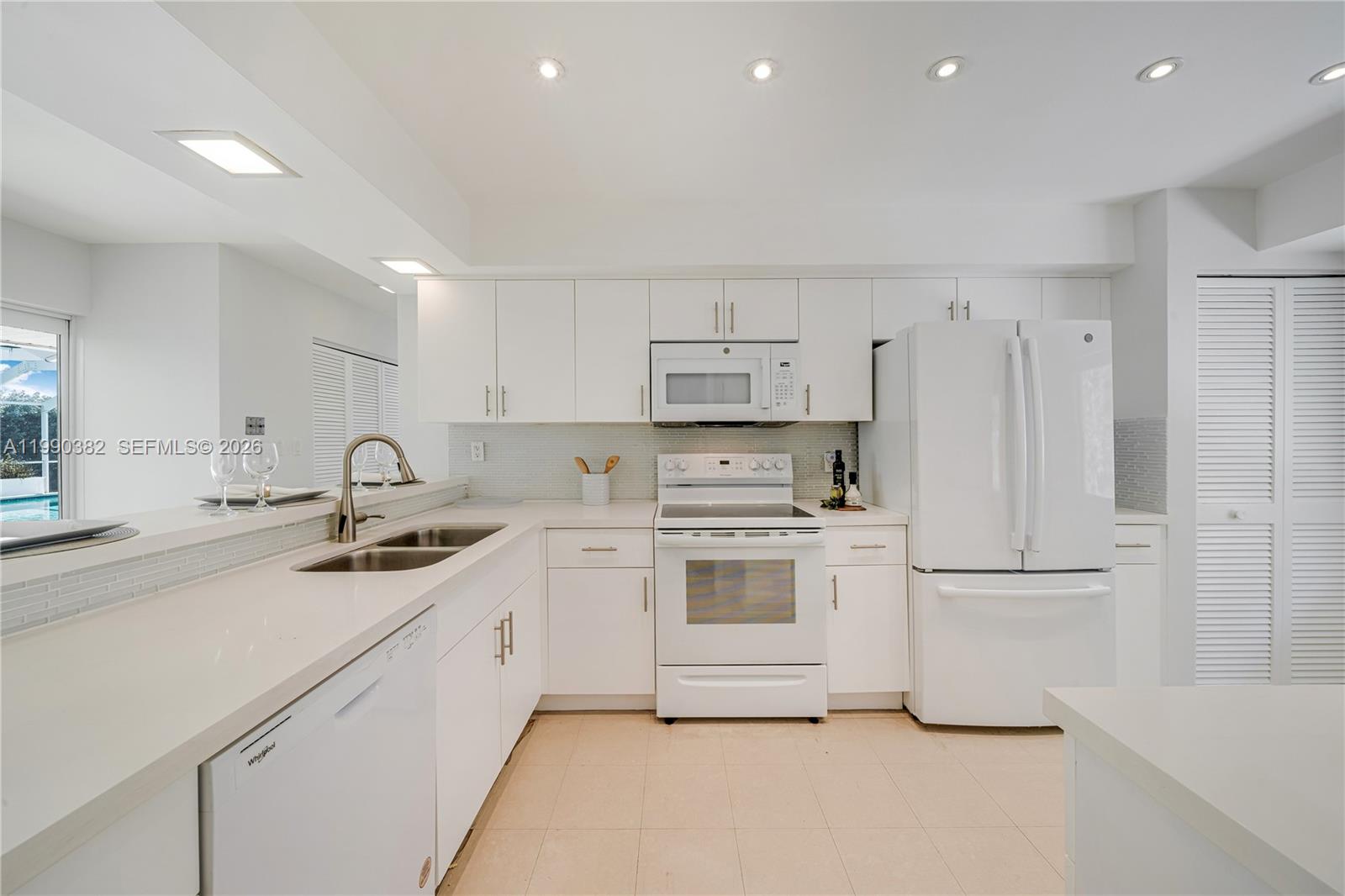 640 S Mashta Drive Property Photo 18