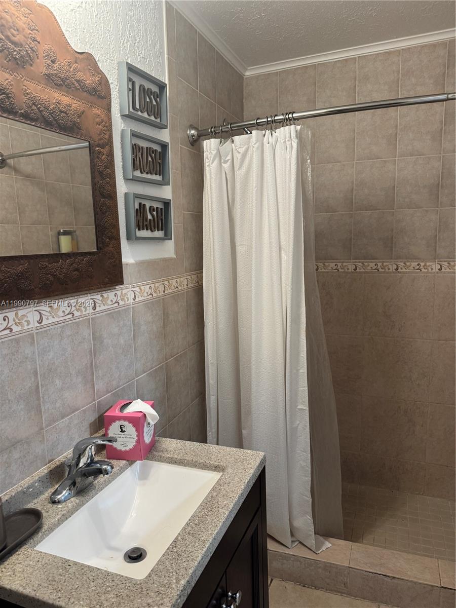 6126 Sw 61st Street Property Photo 4