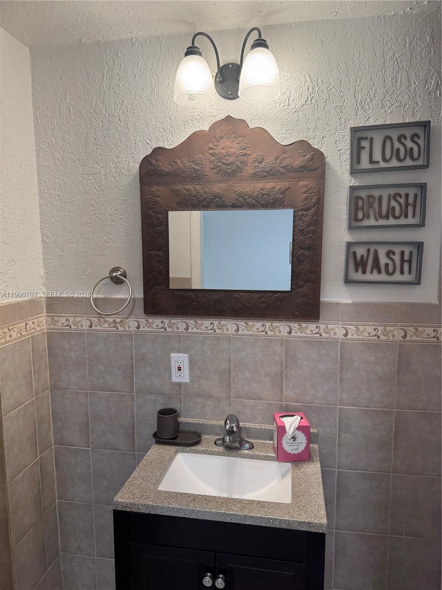 6126 Sw 61st Street Property Photo 6