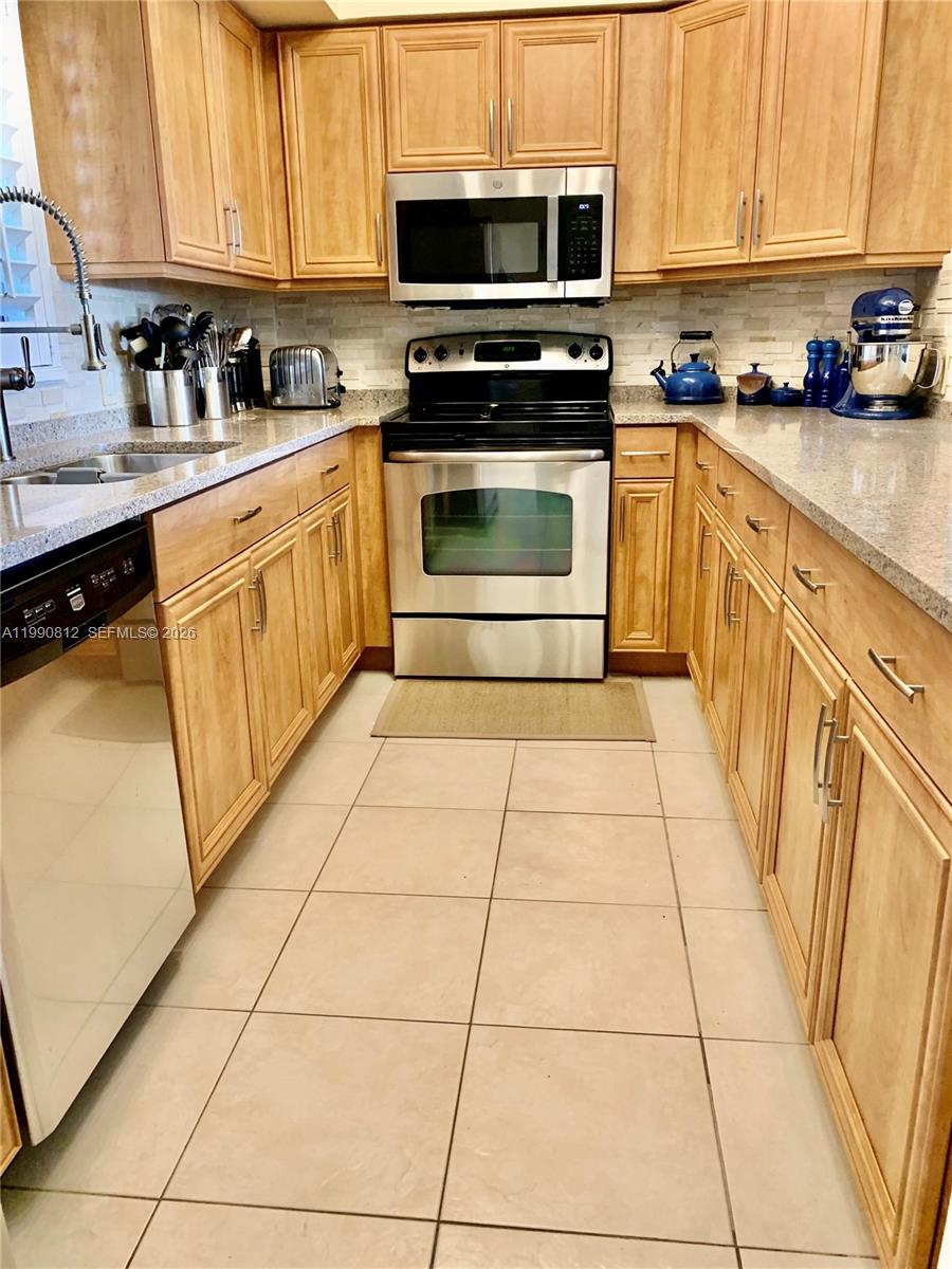 2105 Lavers Circle 501 Property Photo 13