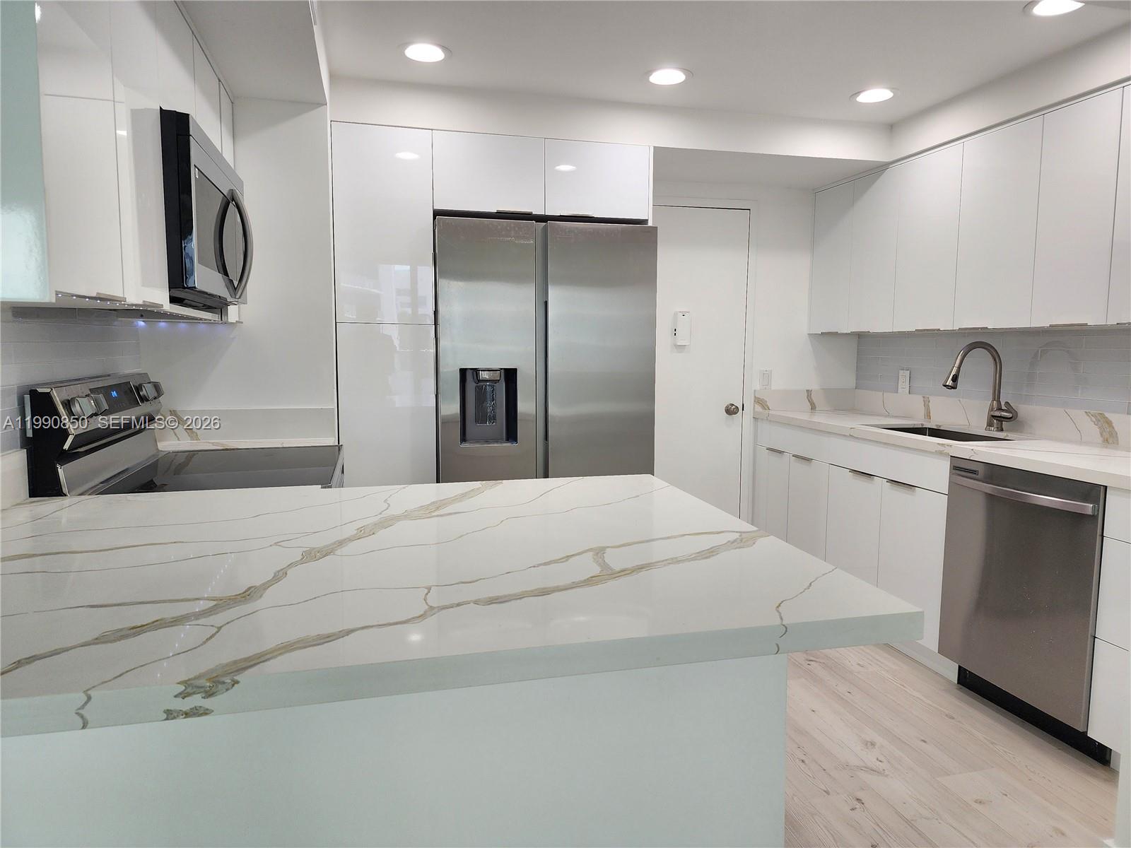 3505 S Ocean Drive 515 Property Photo 6