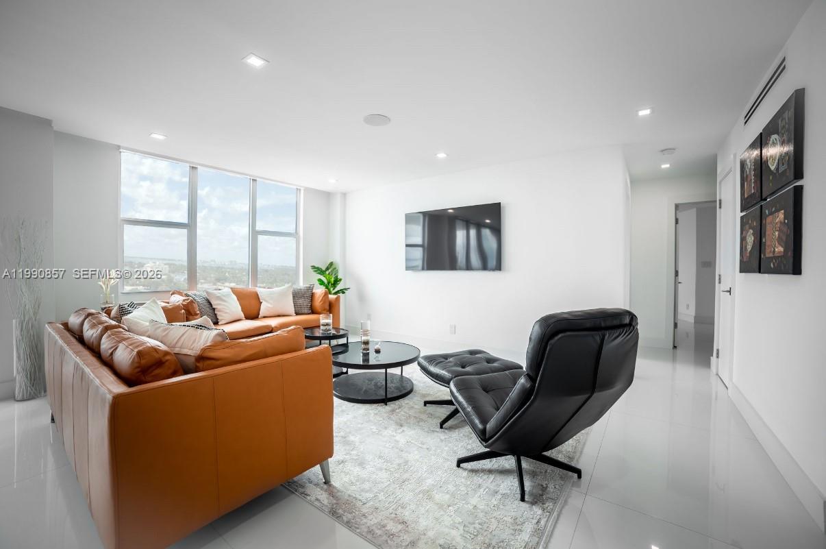 5600 Collins Avenue 14k Property Photo 2