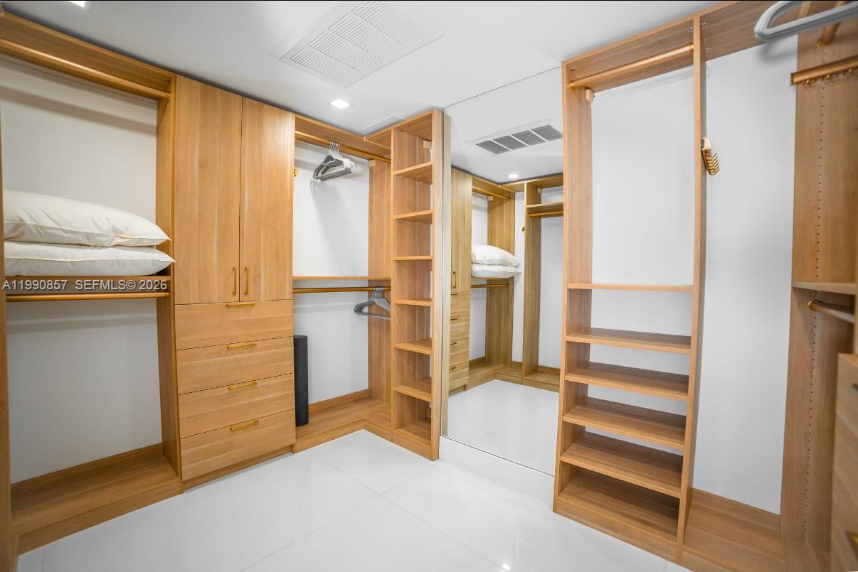 5600 Collins Avenue 14k Property Photo 17