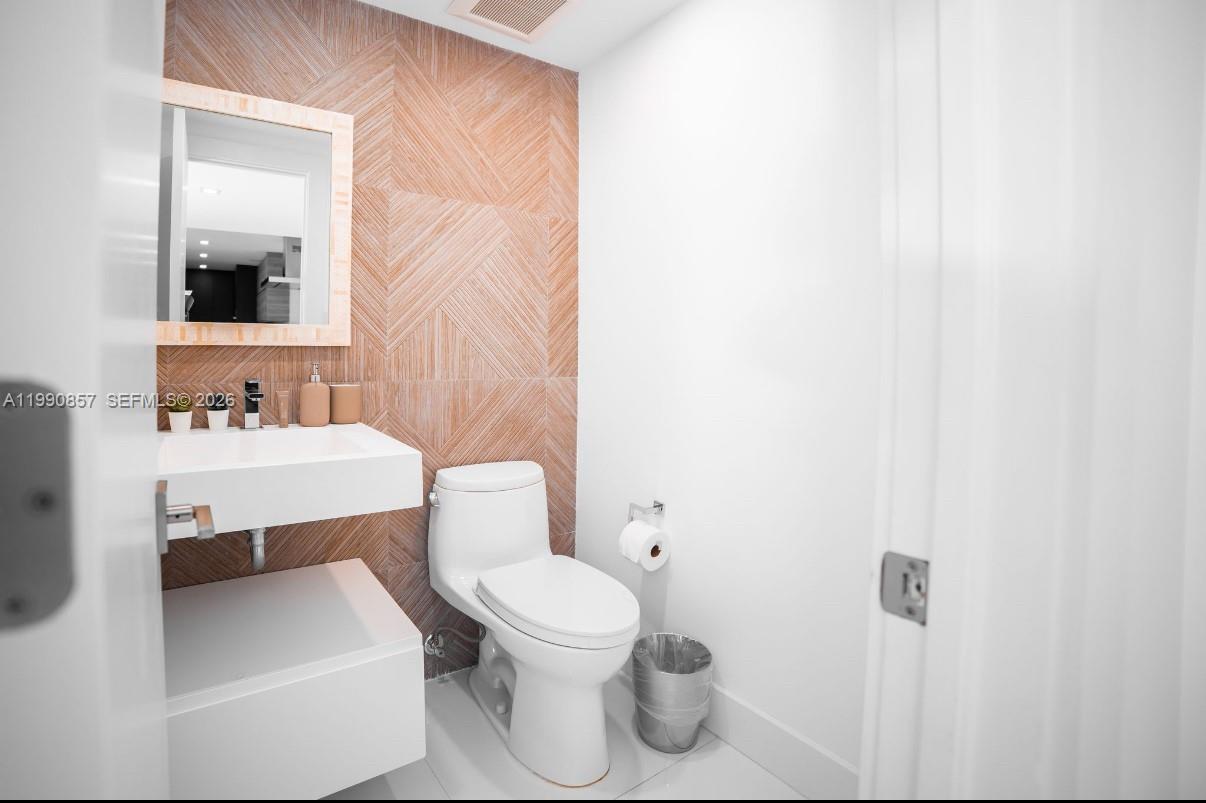 5600 Collins Avenue 14k Property Photo 26
