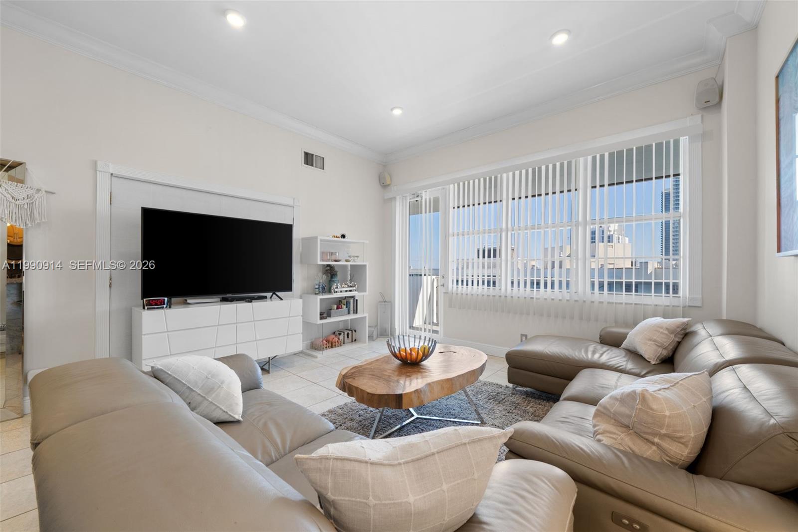 3725 S Ocean Drive Ph18 Property Photo 1