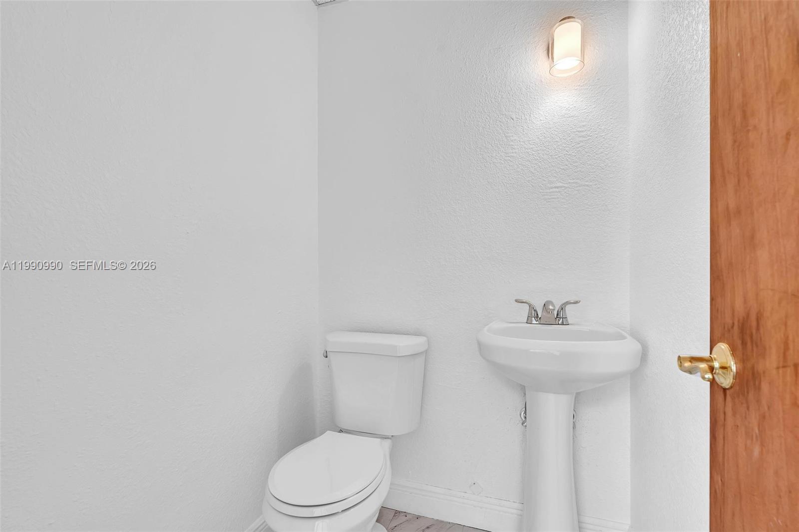 201 N University Drive 17b Property Photo 4