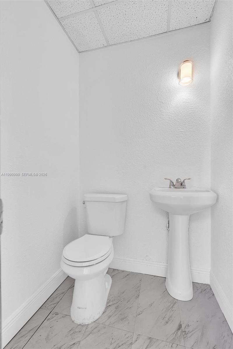201 N University Drive 17b Property Photo 5