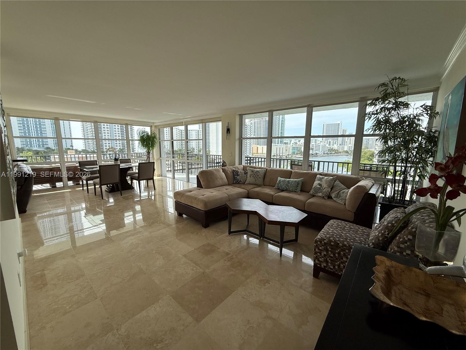 1000 Parkview Drive 720 Property Photo 6