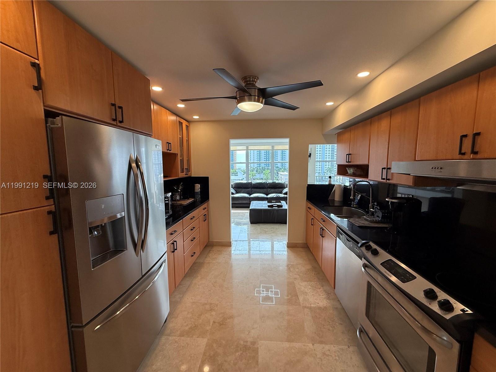 1000 Parkview Drive 720 Property Photo 10