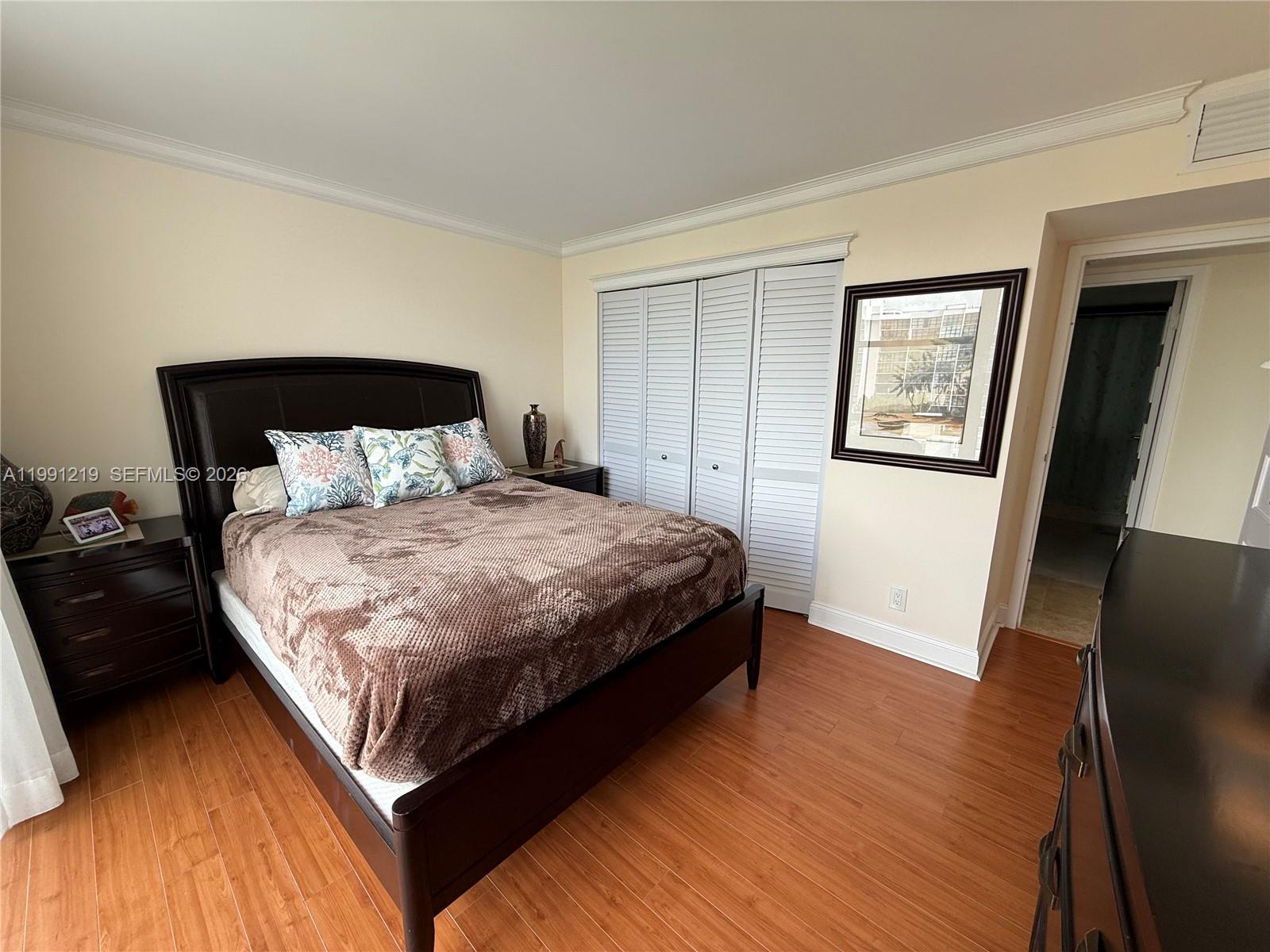 1000 Parkview Drive 720 Property Photo 11