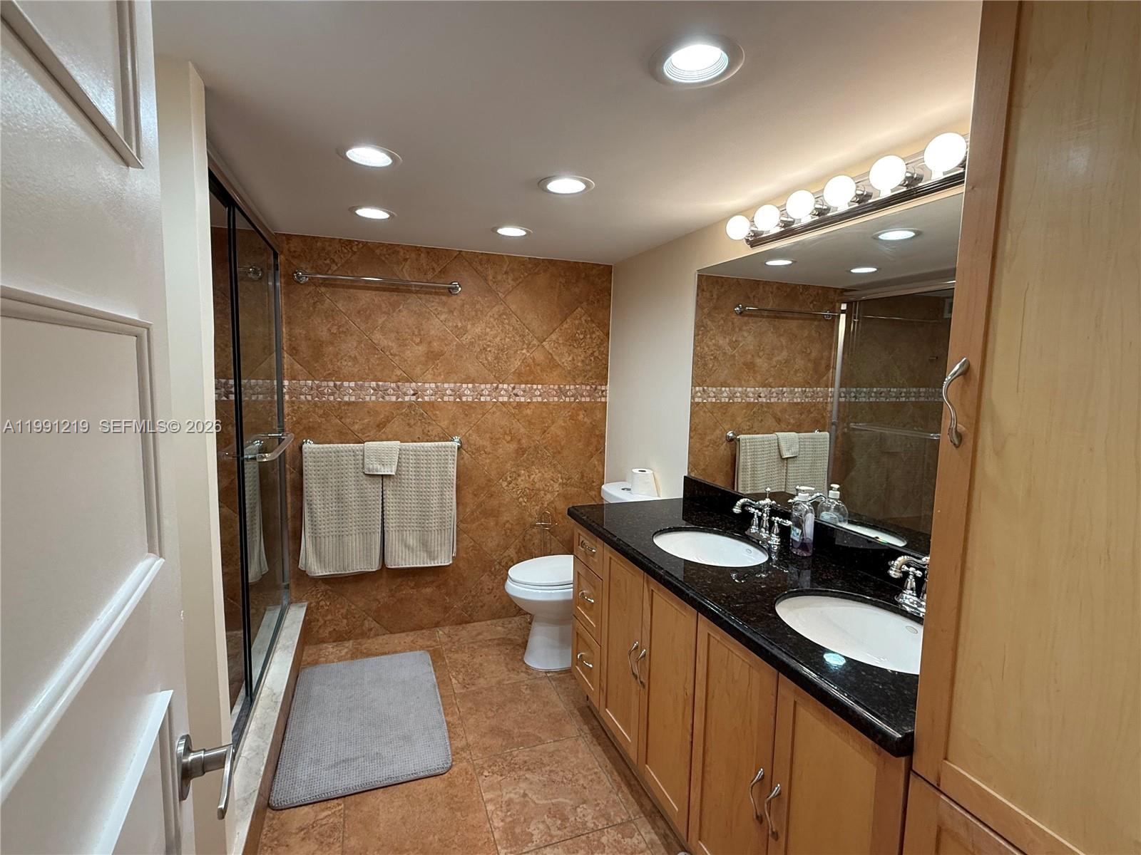 1000 Parkview Drive 720 Property Photo 15