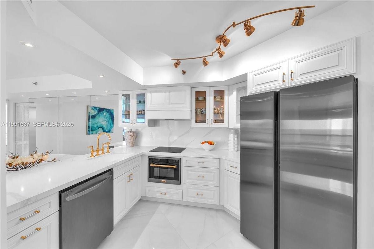 6767 Collins Avenue 1110 Property Photo 12