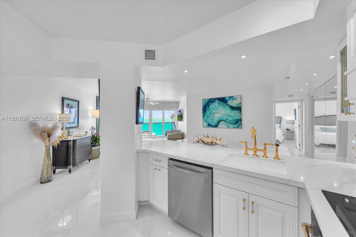 6767 Collins Avenue 1110 Property Photo 13