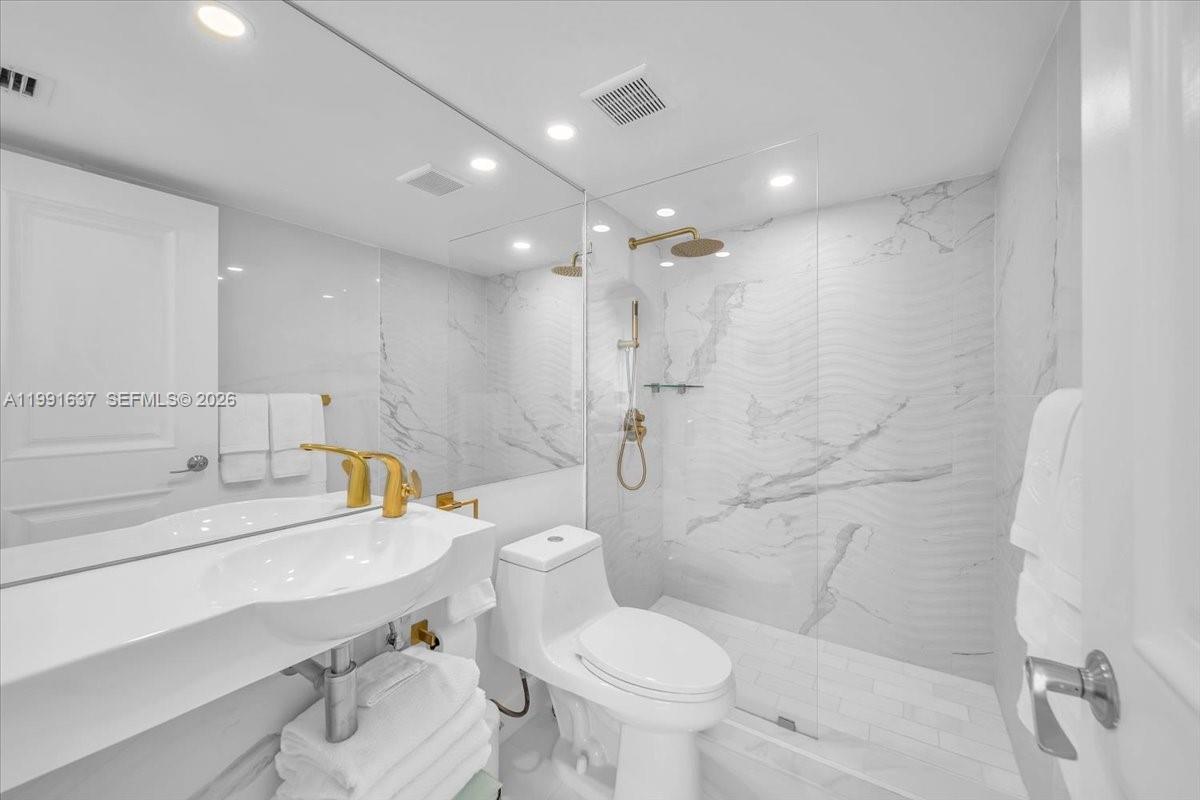 6767 Collins Avenue 1110 Property Photo 19